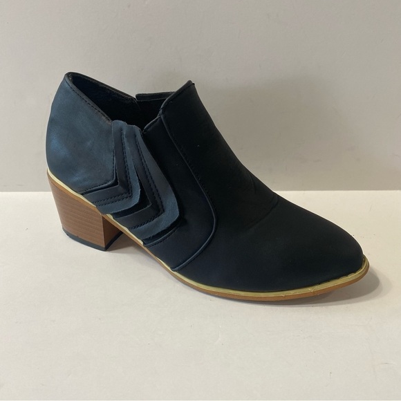 Black Faux Leather Square Heel Ankle Booties Size 5.5 - Picture 1 of 8